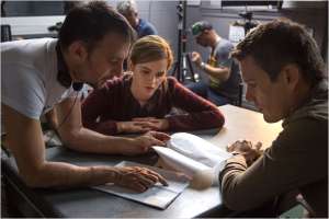 Amen&aacute;bar vuelve al terror con Ethan Hawke y Emma Watson, en Regresi&oacute;n