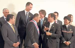 El presidente Rafael Correa se reuni&oacute; con el nuevo gobernante de Costa Rica, Jos&eacute; Guillermo Sol&iacute;s. Junto a &eacute;l, Evo Morales (derecha). Foto: Cortes&iacute;a | Presidencia de la Rep&uacute;blica.