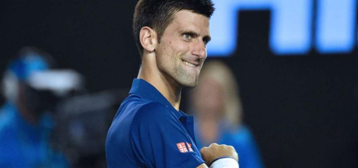 Djokovic supera a Federer y espera rival en la final de Australia