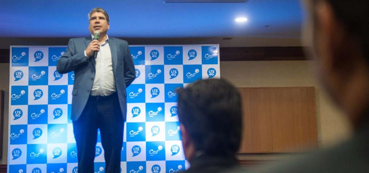 El gerente general de CNT, Enrique Arosemena Robles, present&oacute; los paquetes del campeonato nacional que oferta la cableoperadora de la empresa. 