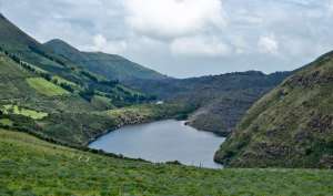 En los p&aacute;ramos del Antisana (al suroriente de Quito) se genera alrededor del 40% del agua que consume la urbe. La ciudad implementa desde 2011 un programa para su conservaci&oacute;n.