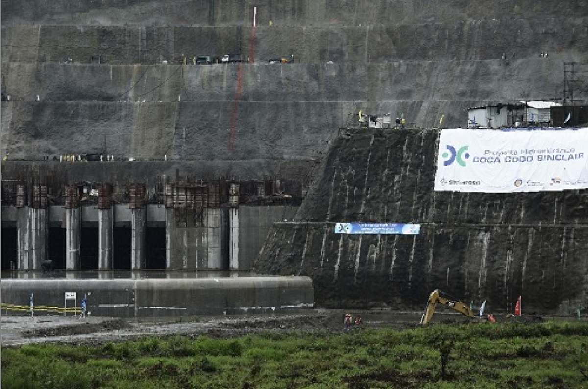 Con la presencia de autoridades se llev&oacute; a cabo uno de los procedimientos m&aacute;s importantes de la construcci&oacute;n: el desv&iacute;o del r&iacute;o Coca. Foto: Miguel Castro / El Tel&eacute;grafo 