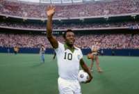 Pelé jugó dos años en el Cosmos para impulsar el fútbol en Estados Unidos. 