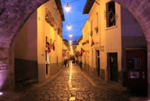 La Ronda es un recorrido por la historia de Quito. 