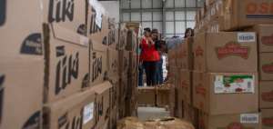 M&aacute;s de 40 toneladas de indumentaria se env&iacute;o desde Quito a zonas de riesgo