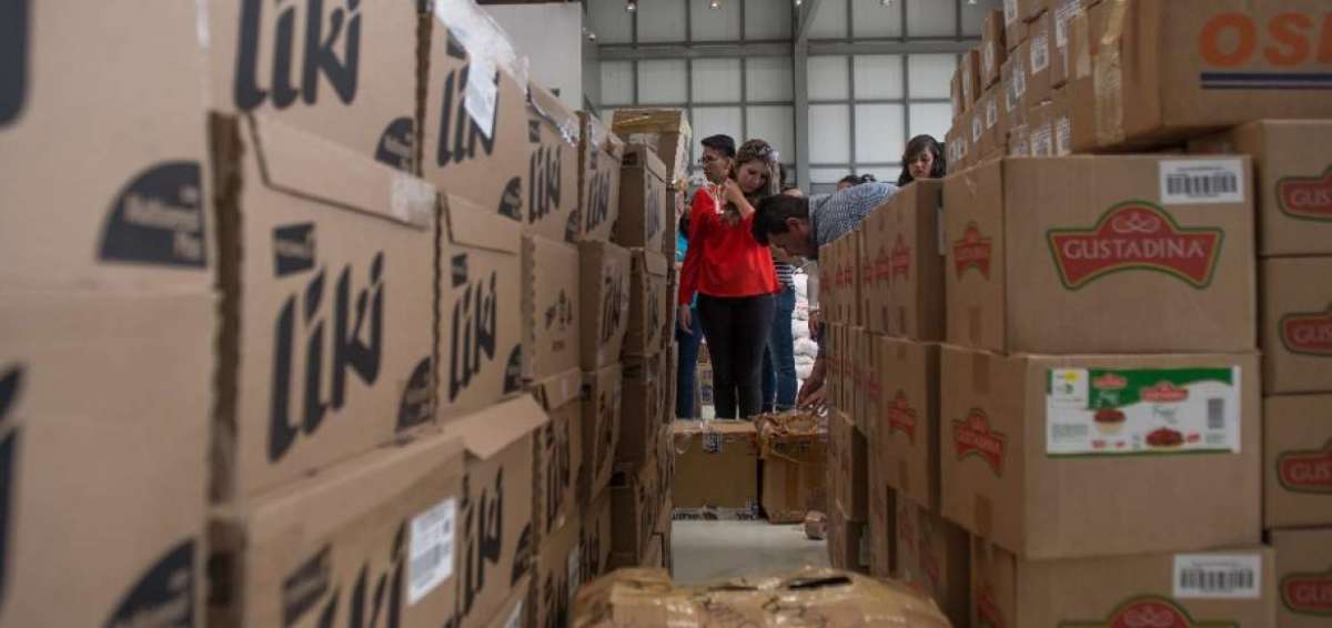 M&aacute;s de 40 toneladas de indumentaria se env&iacute;o desde Quito a zonas de riesgo
