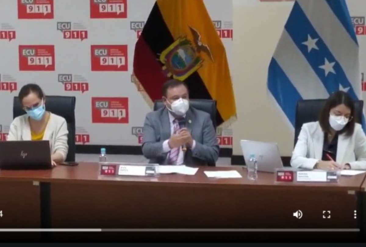 Juan Zapata, presidente del COE Nacional, durante la conferencia de prensa en Guayaquil