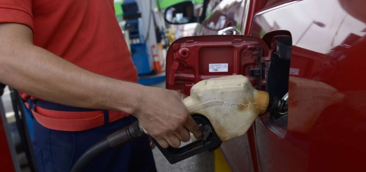 Los ecuatorianos se acoplan al nuevo valor de la gasolina s&uacute;per