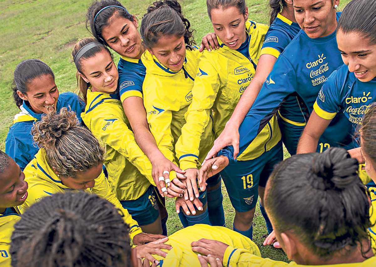 La Tricolor femenina enfrenta hoy (17:00), en Puerto Espa&ntilde;a, a Trinidad y Tobago por el &uacute;ltimo cupo para el Mundial Canad&aacute; 2015. A la &lsquo;Tri&rsquo; le sirve un triunfo o un empate con goles. 