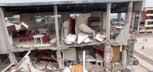 Seg&uacute;n las cifras oficiales, 6998 edificaciones resultaron destruidas por el terremoto.