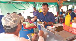 De acuerdo a la investigaci&oacute;n de la OMS, realizada durante 10 a&ntilde;os, los afectados enferman luego de consumir alimentos contaminados por bacterias o virus. Internet