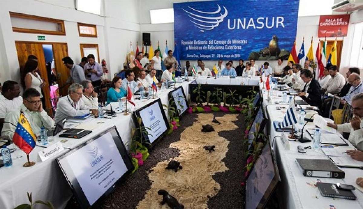 El encuentro de cancilleres se lleva a cabo en la isla Santa Cruz, Gal&aacute;pagos. Foto: EFE 