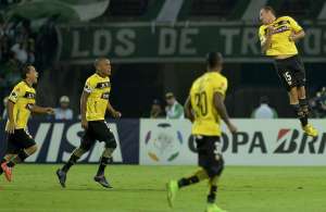 Alem&aacute;n aport&oacute; con dos goles para Barcelona que a&uacute;n puede clasificar en la Libertadores.