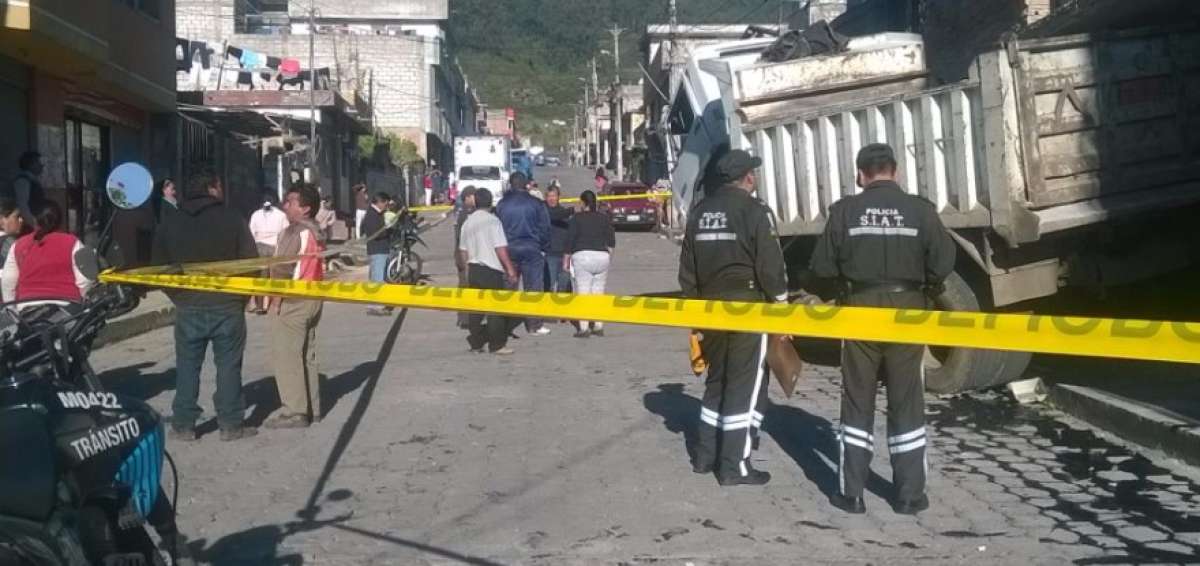 El veh&iacute;culo pesado impactado contra una casa, al sur de Quito.