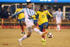 Miller Bola&ntilde;os (23) fue el autor del &uacute;nico gol de Ecuador ante Argentina. Foto: AFP