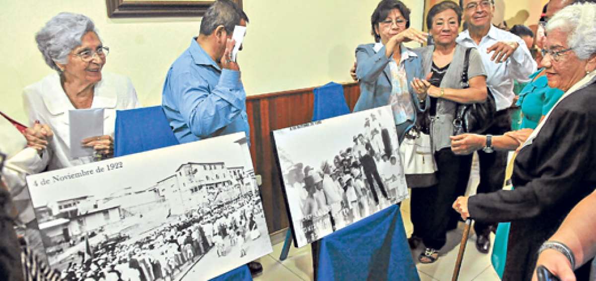 El pasado mi&eacute;rcoles se realiz&oacute; el develamiento de fotograf&iacute;as hist&oacute;ricas de la ciudad, relacionadas con la oficializaci&oacute;n de Manta como cant&oacute;n. Foto: Rodolfo P&aacute;rraga / El Tel&eacute;grafo