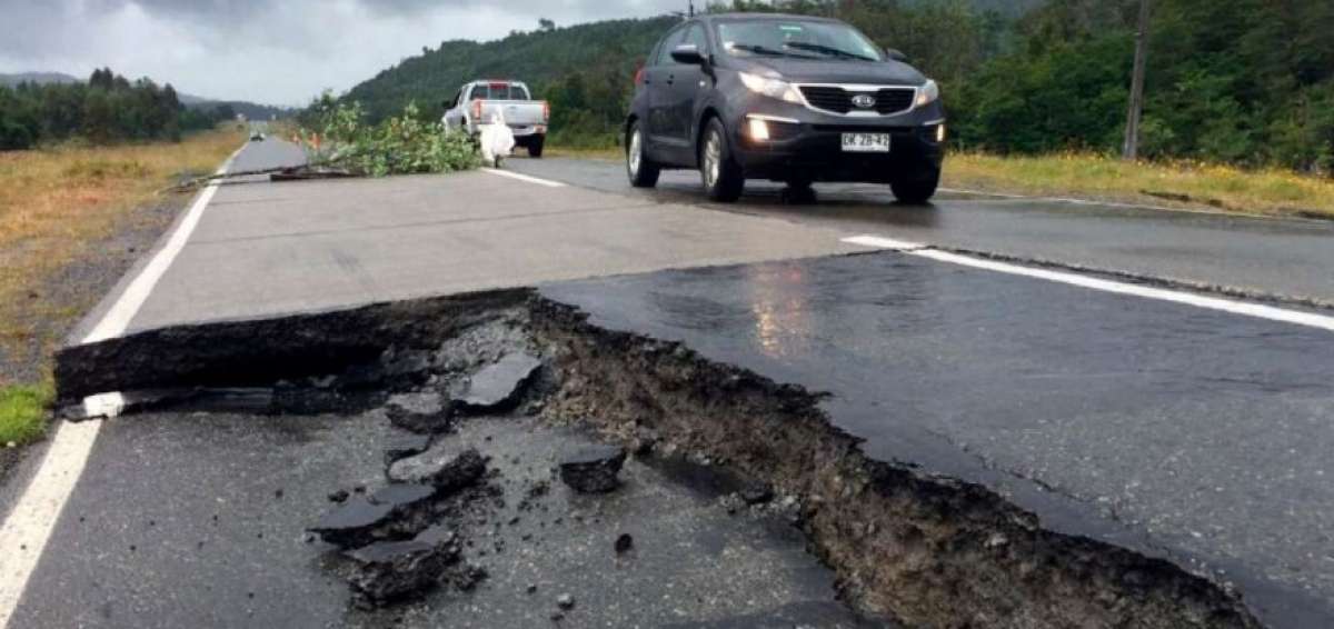 Imagen de archivo de las zona afectada por el terremoto que registr&oacute; serios da&ntilde;os en las v&iacute;as.