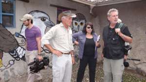 Jack Hanna junto a su esposa y su equipo del programa recorri&oacute; el centro educaci&oacute;n ambiental y rescate de aves rapaces, que est&aacute; ubicado en Otavalo. Cortes&iacute;a del Ministerio de Turismo