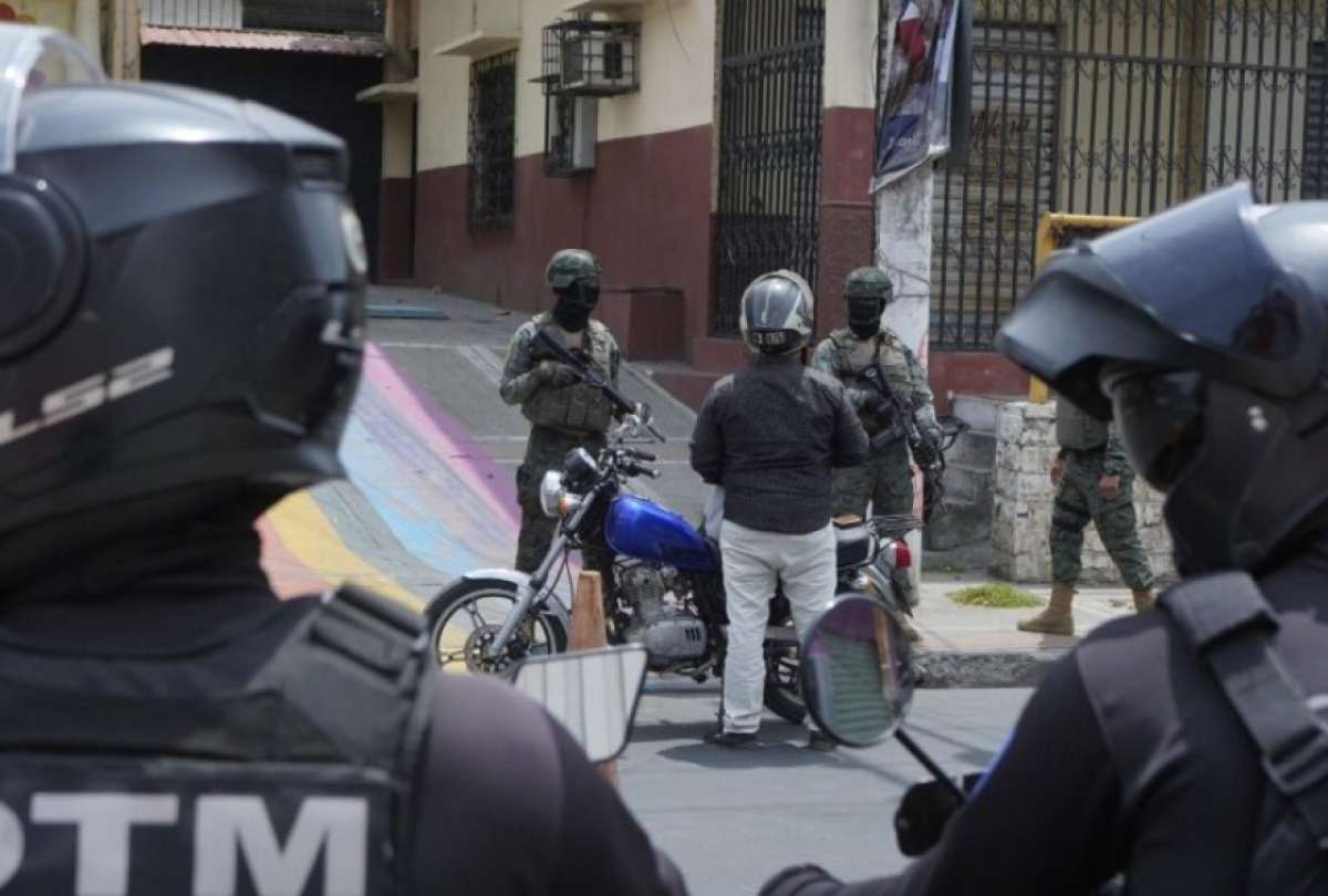 La Policía aprehendió a dos sospechosos tras la balacera ocurrida en el centro de Guayaquil.