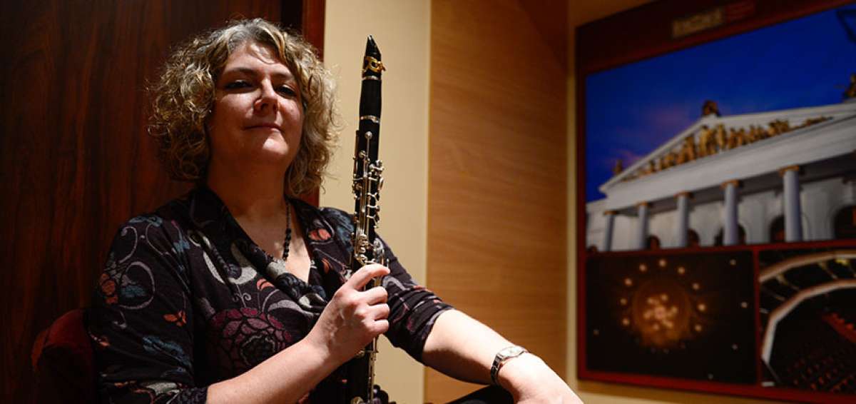 La famosa clarinetista bonaerense integra el Quinteto de vientos de la Universidad Nacional de La Plata y la Orquesta Estable de Teatro argentino de la Plata.