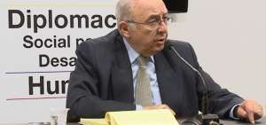 Canciller Luis Gallegos ultima detalles de su traslado a Ecuador
