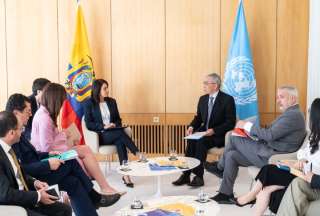 Cynthia Gellibert, vicepresidenta, y Alegría Crespo, ministra de Educación, mantuvieron una reunión con representantes de Unesco. 