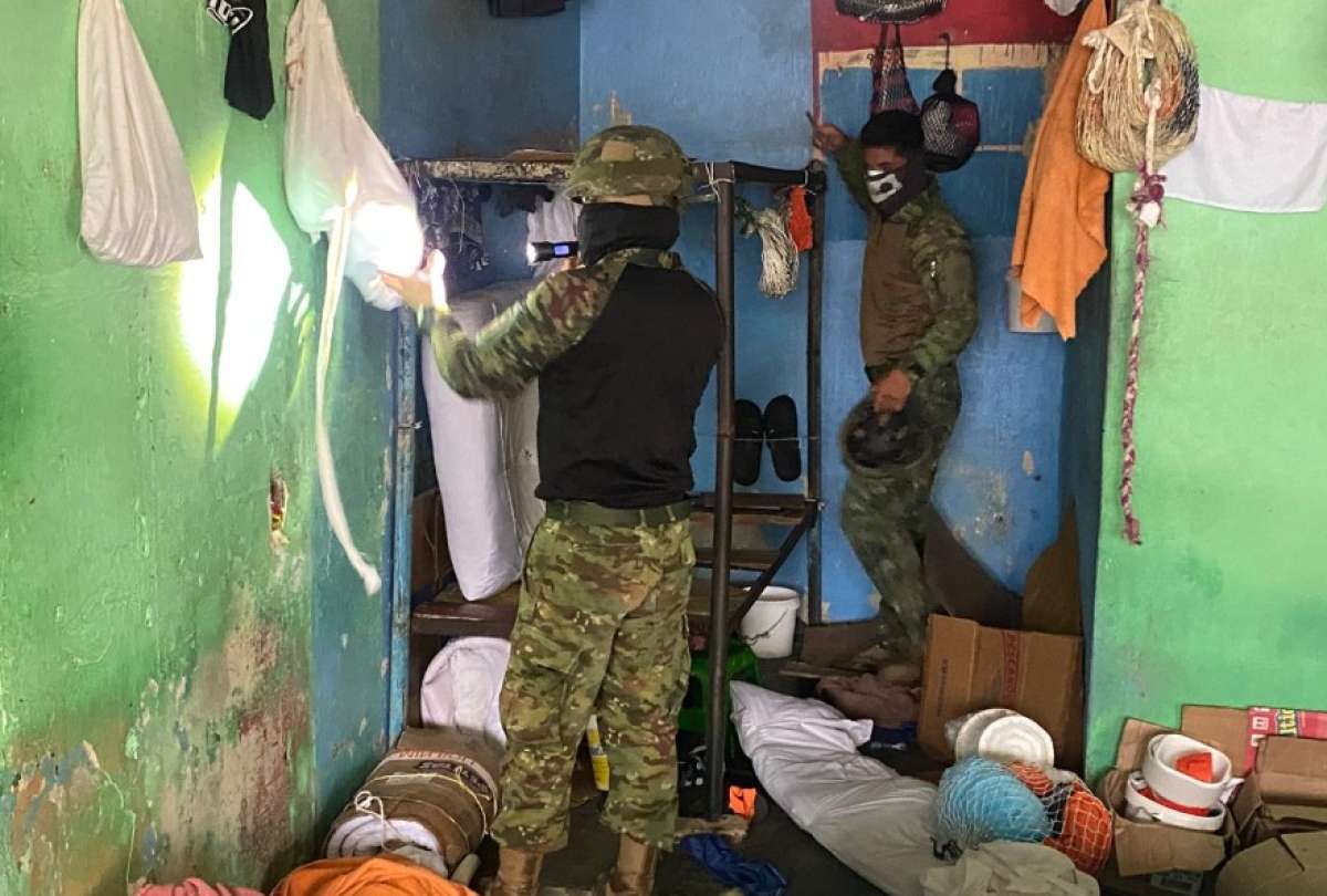 Personal militar realiz&oacute; registros en pabellones y &aacute;reas internas de centros penitenciarios de Cotopaxi y Los R&iacute;os.