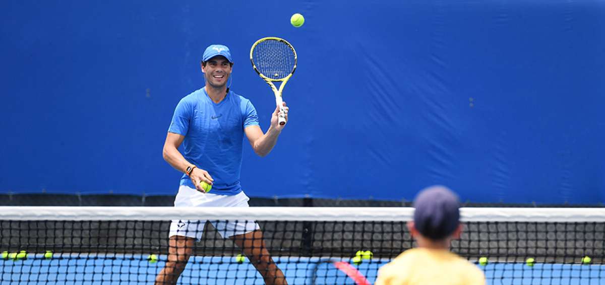 Rafael Nadal vuelve a jugar y cae ante Nick Kyrgios en la exhibici&oacute;n de S&iacute;dney