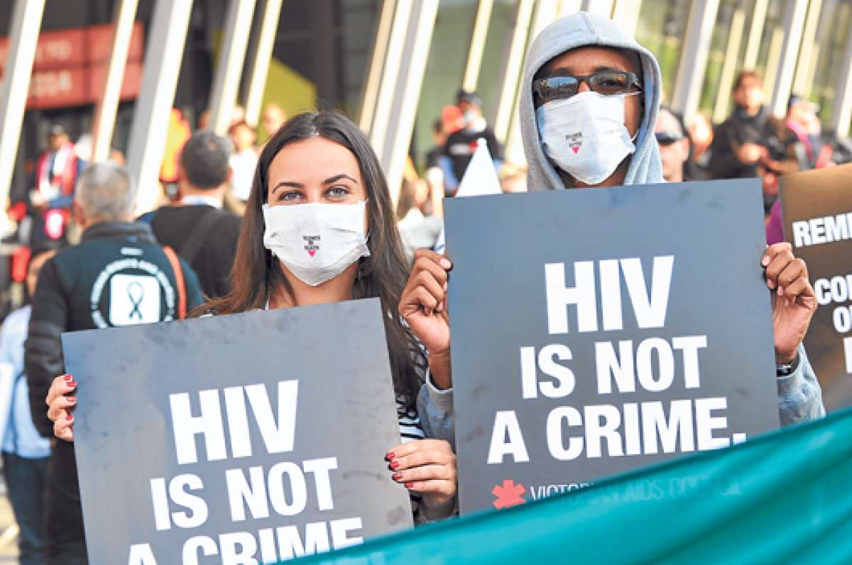 Activistas se reunieron en las afueras del centro de Melbourne, donde se realiza el Congreso Internacional de VIH, al que acuden 12.000 investigadores. Foto: AFP.