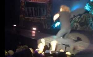 Fher, de Man&aacute;, se cay&oacute; en pleno concierto 