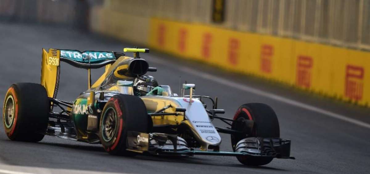 Rosberg logra la 'pole position' en Bak&uacute;