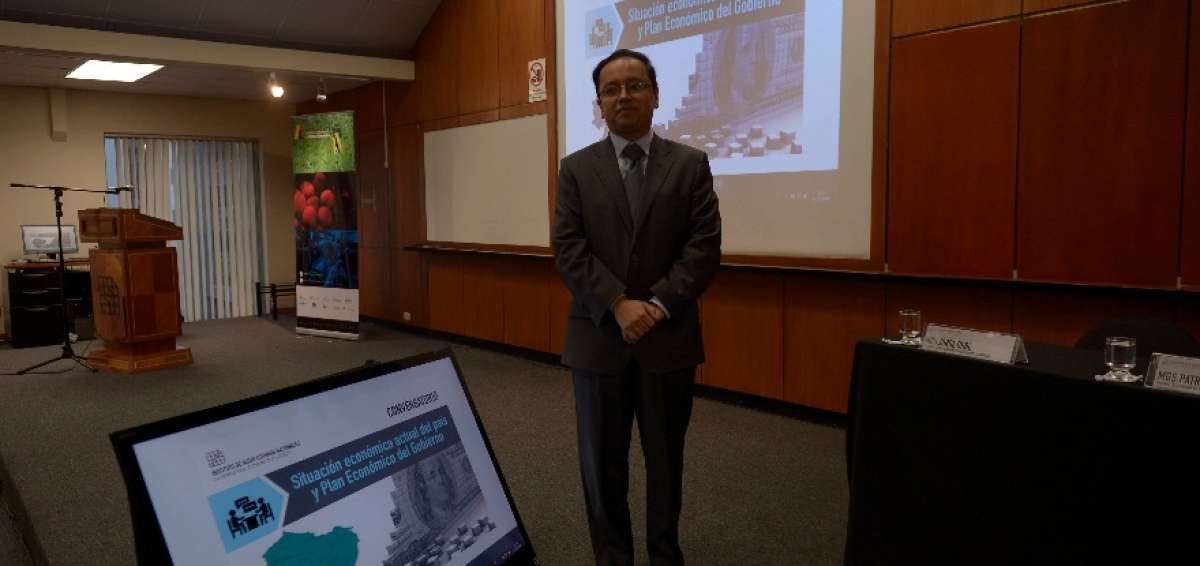 El conversatorio se realiz&oacute; en el Instituto de Altos Estudios Nacionales (IAEN).
