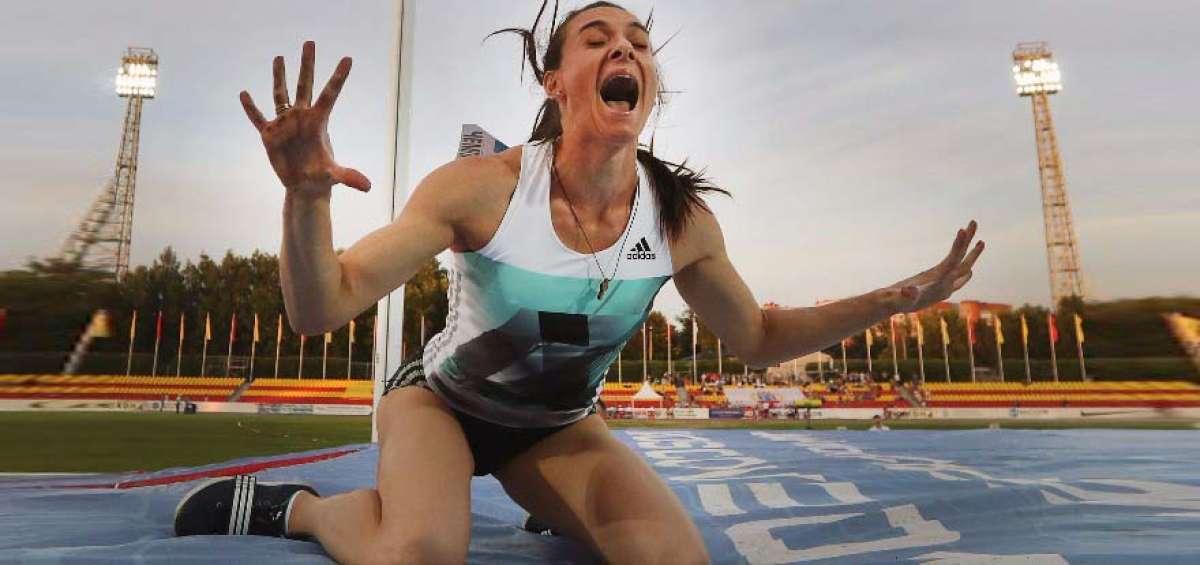 Pese a la sanci&oacute;n, la saltadora con p&eacute;rtiga Yelena Isinb&aacute;yeva contin&uacute;a entren&aacute;ndose en Mosc&uacute;.
