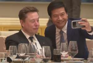 Elon Musk, de Tesla, y Leu Jun, de Xiaomi, se tomaron una selfie. 