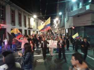 Los manifestantes salieron de la Tribuna de Los Shyris y avanzaron por la calle Guayaquil. Foto: John Guevara/ EL TEL&Eacute;GRAFO