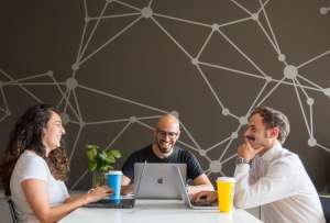 Las becas serán para estudiar programación y se realizará en modalidad virtual.