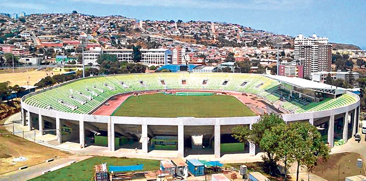 El estadio El&iacute;as Figueroa (Valpara&iacute;so), con un aforo para 23 mil personas, fue reinaugurado en febrero de 2014. Foto: Internet.