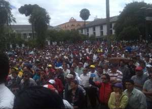 En la Plaza Grande se concentraron representantes de 200 cooperativas. Foto: Gabriela Castillo