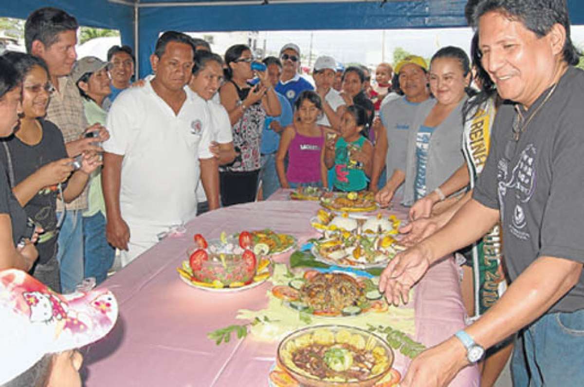Miles de turistas prefirieron visitar el filo costero de El Oro, en donde la  gastronom&iacute;a constituye  uno de sus principales atractivos. Foto: Cortes&iacute;a