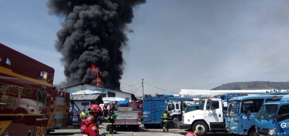 Labores para sofocar el incendio