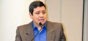  Oswaldo Moreno, analista y consultor pol&iacute;tico   