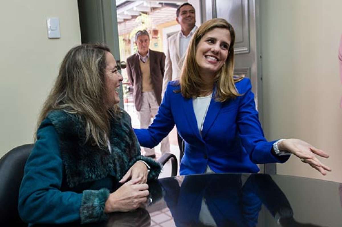 La cita entre Andrea Nina (izq.) y Mar&iacute;a Fernanda Pacheco se realiz&oacute; con cordialidad ayer. FOTO: JOHN GUEVARA 