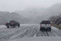 En redes sociales se alertó de la presencia de nieve en la vía Papallacta