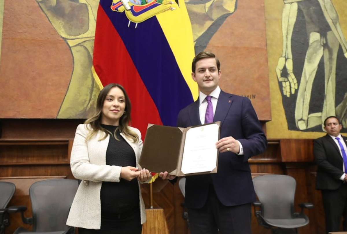 Esteban Torres asumir&aacute; la conducci&oacute;n del Legislativo hasta su retorno.