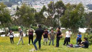 #OutThereFansEc, en las faldas del Pichincha, coordinando la ubicaci&oacute;n del logo de New, el nuevo &aacute;lbum de Paul McCartney.