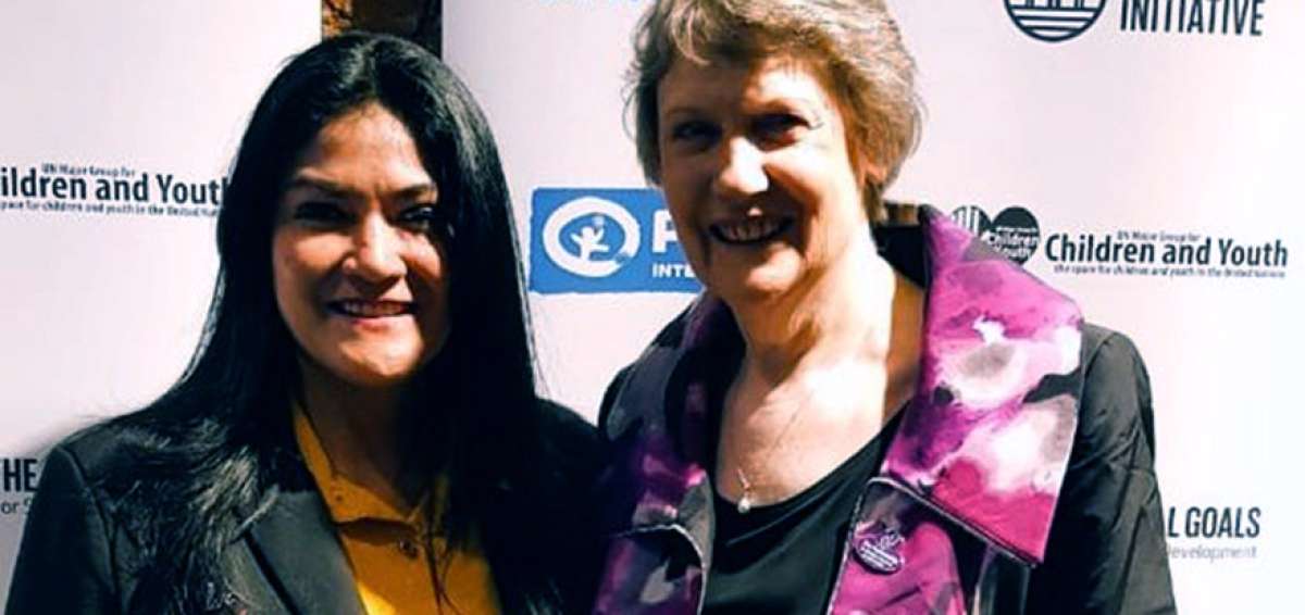 La ministra de Salud, Catalina Andramungo, junto a Helena Clarke, exprimera ministra de Nueva Zelanda.