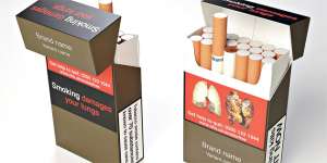 Bajo el nuevo etiquetado en Gran Breta&ntilde;a, las marcas de tabaco deben aparecer con letras peque&ntilde;as y sobrias. Leonardo Boix / El Tel&eacute;grafo