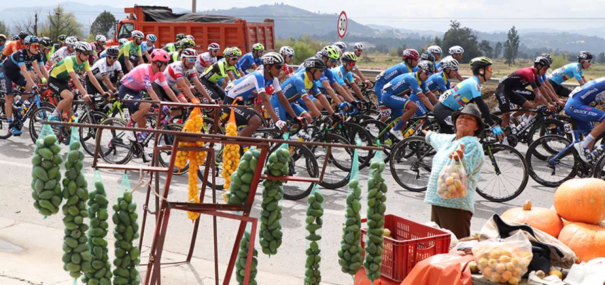 Los ciclistas pasaron por diversos paisajes cotidianos de la serran&iacute;a colombiana.