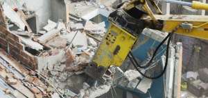 La demolici&oacute;n de edificaciones tiene un avance del 53% en el suelo manabita