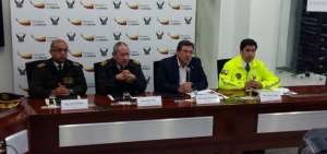El ministro del Interior, C&eacute;sar Navas, y autoridades de la Polic&iacute;a durante la rueda de prensa.
